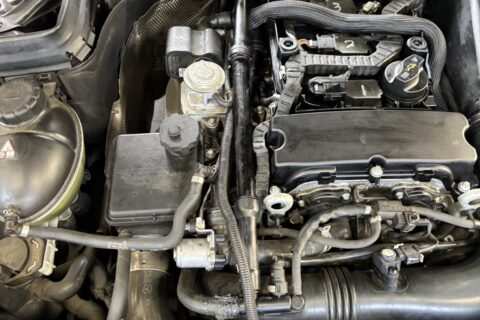 W204 タペットカバー